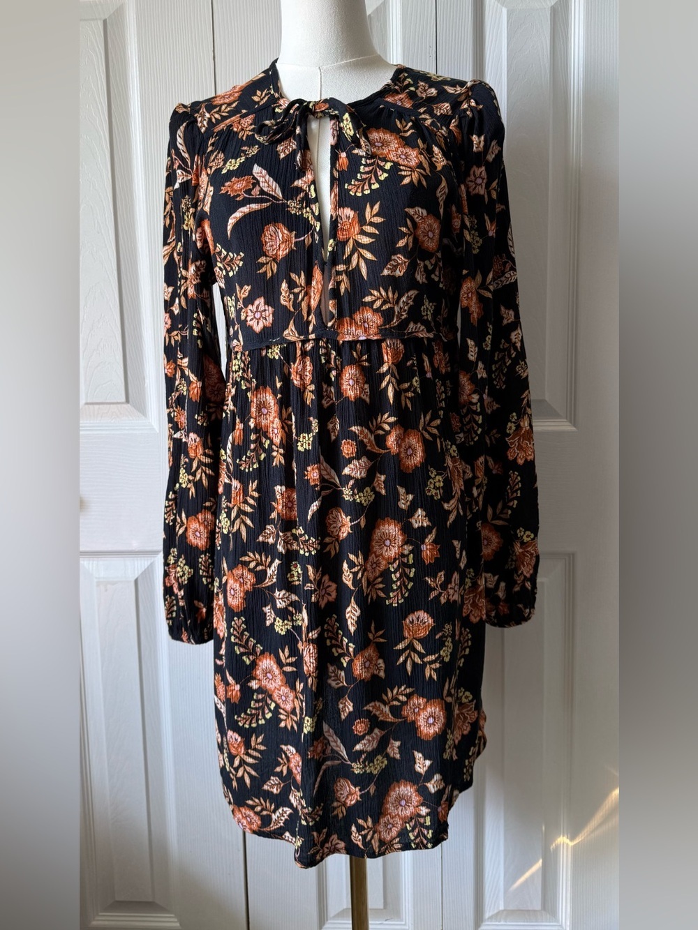 Billabong Floral Boho Mini Dress L Long Sleeve Tie Neck w/ keyhole Empire Waist - Picture 2 of 13